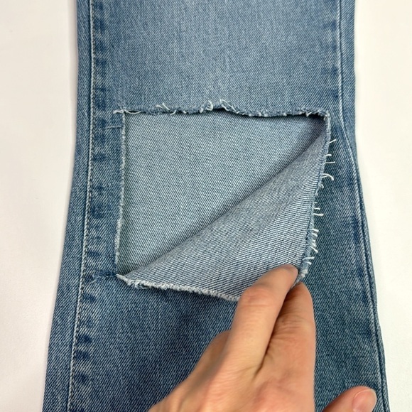Good American Raw Hem Ripped Knees Indigo129 Jeans Size 6 NWT - Picture 5 of 15